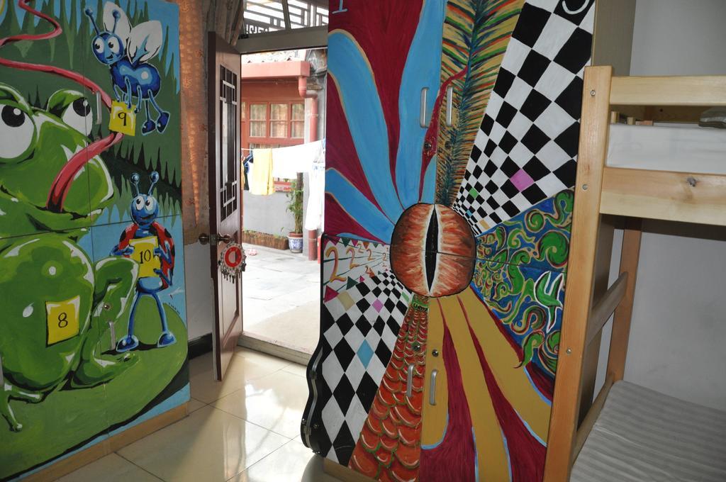Three Legged Frog Hostel بكين الغرفة الصورة